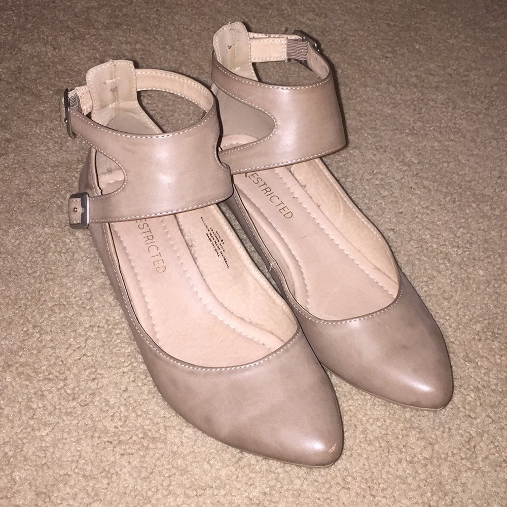 Nude / Taupe Flats